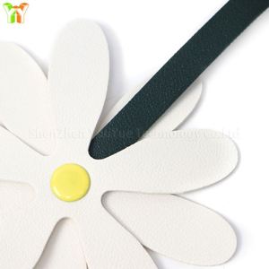 พวงกุญแจหนัง PU ลายดอกเดซี่ - ของขวัญส่งเสริมการขายแบบพกพาสำหรับงานแต่งงาน วันเกิด และอื่นๆ - Product Image 3
