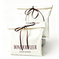 Pochette à rabat en toile beige douce avec logo personnalisé et nœud en ruban de satin pour boîte cadeau d'accessoires haut de gamme – Grande vente