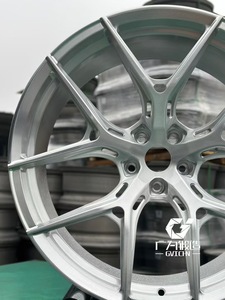 Jante en Alliage d'Aluminium Forgé Monobloc Multi-Branches 16-26 Pouces 5x112 5x114.3 5x120 avec Moyeu et Finition Polie 8J 30 pour Voitures Audi - Product Image 3