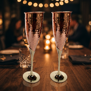 Flûtes à champagne en cuivre faites à la main, design vintage massif, verres à pied plaqués or pour mariage, fête, adultes - Product Image 4