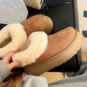 Vente en gros avec fourrure douce et moelleuse, bottes d'hiver en fourrure antidérapantes de luxe pour femmes - Product Image 1