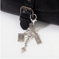 Breloque de sac et porte-clés thème musique Y2K, accessoire en forme de cassette argentée, cadeau, pendentif pour sac à main, décoration de sac
