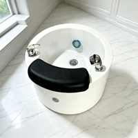 Fauteuil de pédicure professionnel de luxe pour salon, avec cuve acrylique profonde, fonction bain d'huile, lampe LED et système de jets sans conduites pour massage des pieds et des ongles.