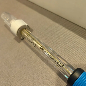 เครื่องวัดค่า pH แบบพกพา E+H ความแม่นยำ 0.01pH รับประกัน 1 ปี ตัวเครื่องทำจากพลาสติกน้ำหนักเบา ความแม่นยำสูงพิเศษ 0.01pH รับประกันค่า pH ที่แม่นยำ - Product Image 3