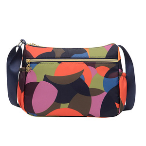 Sac bandoulière portable vintage en nylon pour femmes d'âge moyen et âgées – Vente en gros disponible - Product Image 3