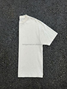 Camiseta de cuello redondo 100% algodón para hombre, camiseta personalizada con efecto lavado ácido, camiseta básica de alta calidad con efecto desgastado y agrietado. - Product Image 2