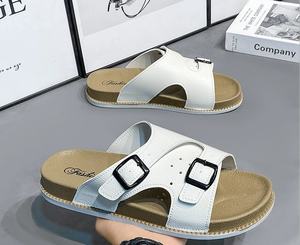 Pantuflas para hombre personalizadas y modernas, adecuadas para uso en exteriores, en el hogar, en el baño, antideslizantes, con suela gruesa. - Product Image 3