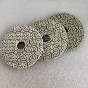 Tampons <span class=keywords><strong>de</strong></span> polissage humides à 3 étapes en résine <span class=keywords><strong>de</strong></span> <span class=keywords><strong>4</strong></span> pouces <span class=keywords><strong>pour</strong></span> le polissage des carreaux, du granit et du quartz OEM - Product Image 2