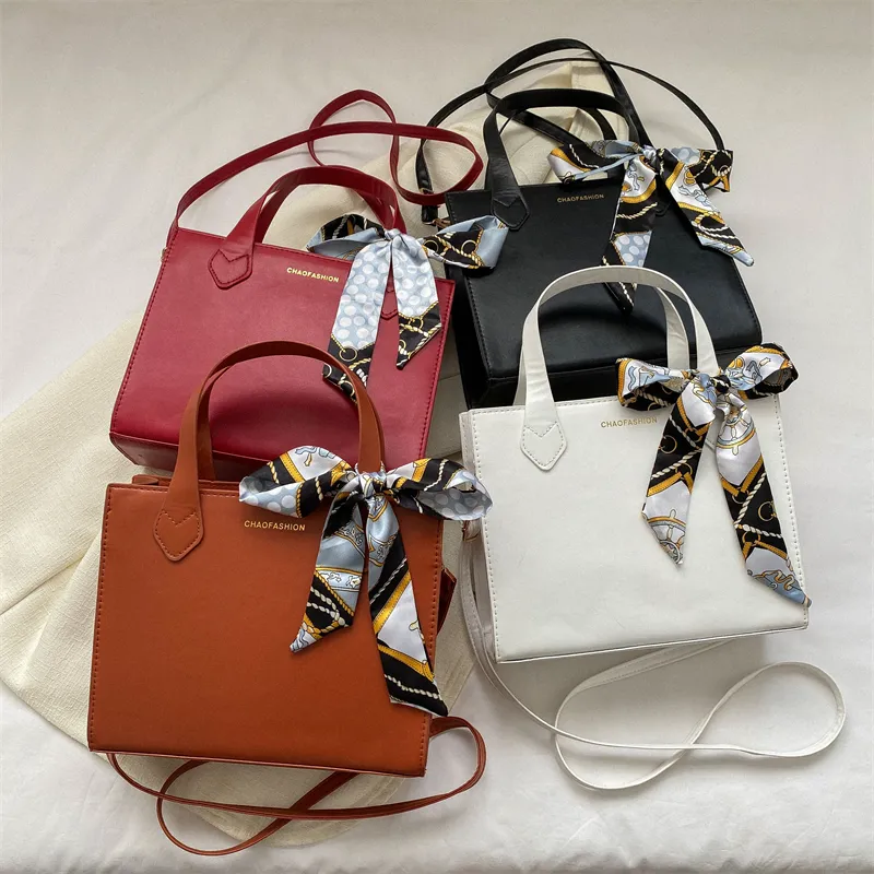 New Bag Sac A Main En Cuir Pour Femme Fashion Chain Shoulder Bag Small Square Bag Trendy Fashion Female Silk Handbag Scarf