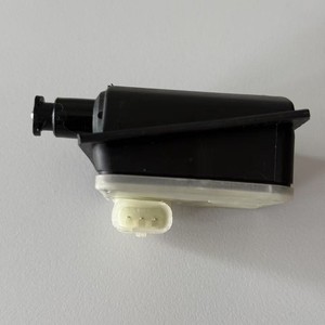 Moteur d'actionneur de l'échappement du réservoir de carburant A0008206012 pour Mercedes Classe A W177 2018-2022 - Product Image 1
