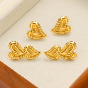 Pendientes Impermeables de Acero Inoxidable, Chapados en Oro, con Forma de Corazón, Hipoalergénicos, Pulidos, a la Moda para Mujer, Uso Diario, San Valentín - Product Image 4