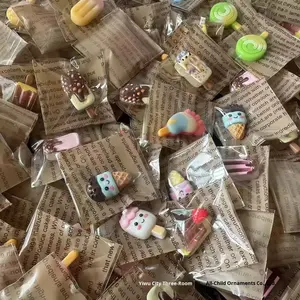 Mini réfrigérateur créatif, décoration mignonne, faire semblant de jouer avec des jouets, adapté aux hommes et aux femmes âgés de 14 ans et plus - Product Image 3