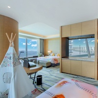 Maßgefertigtes Modernes Hotelzimmer-Möbelset Luxuriöse Familiensuite Resort Kinder-Themenzimmer Inneneinrichtung Mit Holzfurnier & Zelt