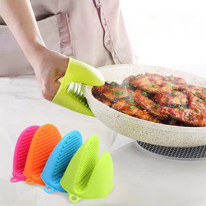 Gants de four miniatures en silicone personnalisés, protège-mains de cuisine - Product Image 1