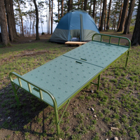 Lit simple moderne, lit de camp portable d'extérieur, cadre en fer, panneau en plastique moulé par soufflage, pliable pour le camping, le salon, l'hôpital