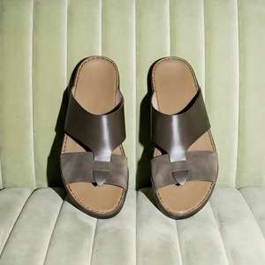 SHIKOL Sandales pour hommes en cuir véritable, à bride bouclée, style Golfe, faites main, élégance personnalisée, confort minimaliste, formelles, style arabe, Ramadan - Product Image 1