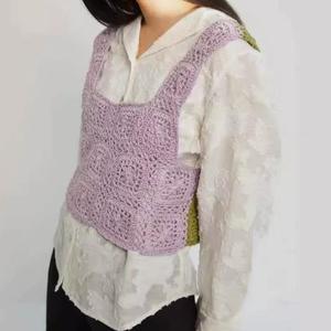 Haut court <span class=keywords><strong>sans</strong></span> manches pour femme, style européen et américain, décontracté, jacquard français, maille tricotée respirante, motif floral sur le devant - Product Image 1