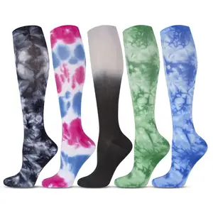 Calzini personalizzati in cotone Tie Dye Unique Technic Women Fancy Tie Dye Compression Socks all'ingrosso 100% cotone prezzo ragionevole Casual