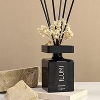 Ensemble de parfums d'intérieur écologiques de luxe personnalisés : bougie parfumée en cire de soja, diffuseur à bâtonnets et spray d'ambiance
