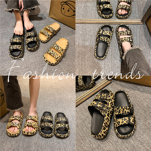 รองเท้าแตะสไลด์ลายเสือดาวสำหรับผู้หญิง ใส่สบาย แฟชั่น ทันสมัย เปิดนิ้วเท้า พื้นรองเท้า EVA นุ่มสบาย เหมาะสำหรับใส่ในบ้านและนอกบ้าน - Product Image 3