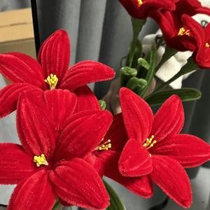 Fleurs de lys artificielles en chenille faites à la main en gros pour mariages, fêtes et bouquets cadeaux - Product Image 4