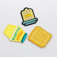 Écusson de broderie en gros Écussons de broderie de lettre de fleur de dessin animé de vêtement Écussons brodés thermocollants