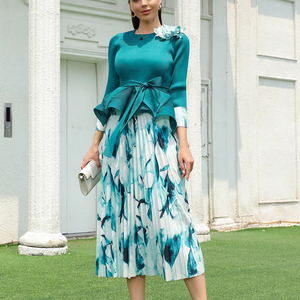 Sheen Mới Nhất Mùa Hè Căng Ra Phi Floral In Miyake Pleated Cộng Với Kích Thước Phụ Nữ Quần Áo Hai Mảnh Thiết Lập Hàng Đầu Và Váy - Product Image 1