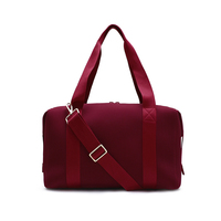 Sac de sport en néoprène personnalisé, nouveau design à rayures, sac de voyage imperméable, sac de sport léger et portable pour femmes