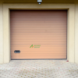 Puerta de Garaje Residencial Automática, Seccional, Superior, con Puerta de Entrada - Product Image 3