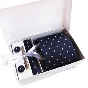 Coffret Cadeau Cravate Homme Haute Qualité NN avec Pochette de Costume et Pince à Cravate - Ensemble Cravate 100% Soie Jacquard Tissée à Motif Géométrique Bordeaux - Product Image 3
