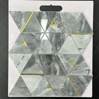 Nouveauté : mosaïque triangulaire en pierre de marbre de luxe avec dosseret de cuisine en acier inoxydable