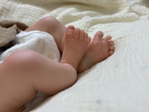 Poupée Bébé Reborn <span class=keywords><strong>Fille</strong></span> Réaliste en Silicone de 18 Pouces, Corps Entier Souple, Faite à la Main, Ensemble de Jouets Doux - Product Image 5