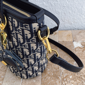 Sac messager de style féminin en PU. Équipé de décorations. L'intérieur est en fibre de polyester. - Product Image 4
