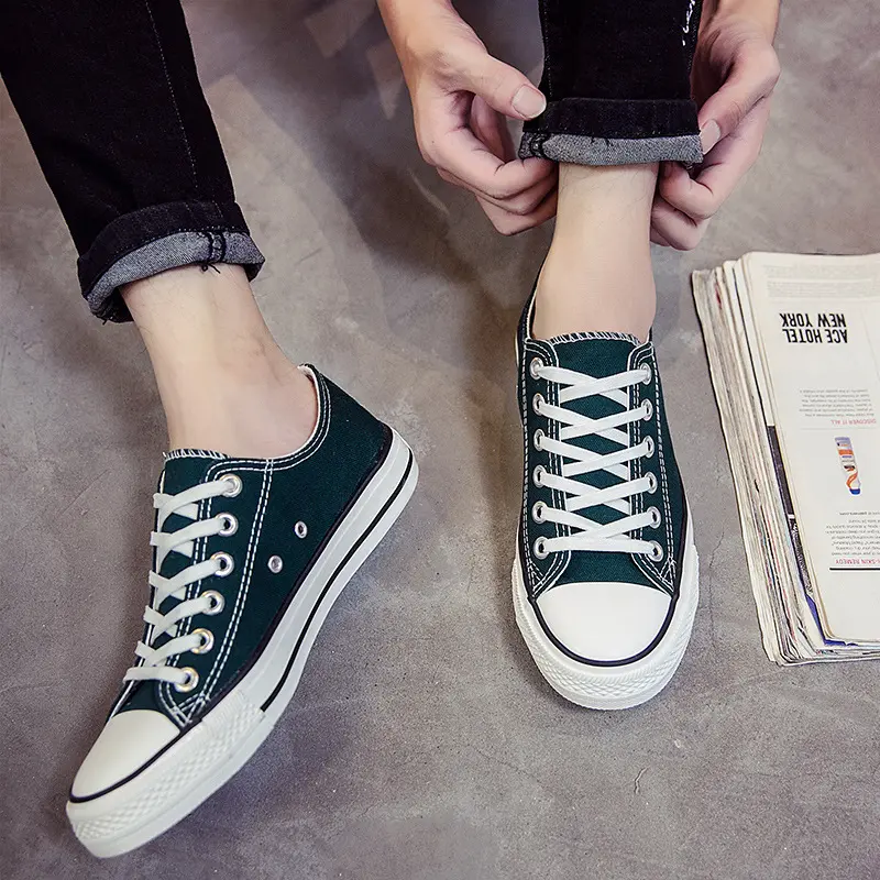 Wholesale Good Quality Classic Lace Up Style Couple Wear Canvas Trendy Shoes Casual Walking Soft Sneakers