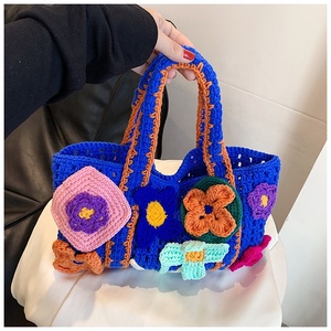 Sac pur <span class=keywords><strong>crochet</strong></span> à la main fini petit <span class=keywords><strong>livre</strong></span> rouge avec sac tissé en laine de <span class=keywords><strong>fleur</strong></span> sac à main à contraste de couleur - Product Image 2