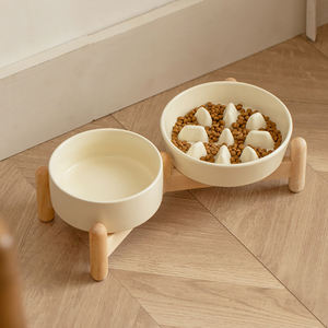 Ensemble de deux gamelles surélevées en céramique pour animaux de compagnie avec support en bois, gamelle anti-étouffement pour chat, protection du cou, anti-renversement - Product Image 2