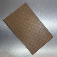 Panneau sandwich composite en aluminium de couleur bois imperméable et ignifuge personnalisé Panneau à âme en nid d'abeille