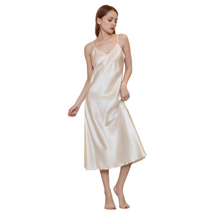 <span class=keywords><strong>Chemise</strong></span> <span class=keywords><strong>de</strong></span> <span class=keywords><strong>nuit</strong></span> longue <span class=keywords><strong>et</strong></span> ajustée sexy à décolleté plongeant, élégante <span class=keywords><strong>et</strong></span> luxueuse, pour femme, idéale pour l'été, avec logo personnalisable - Product Image 6