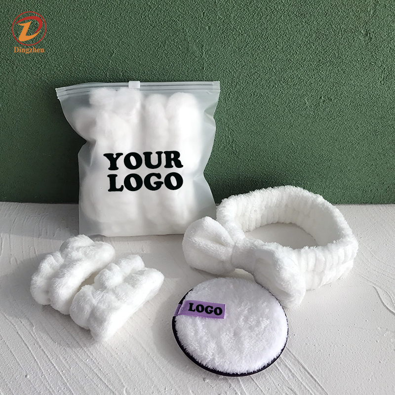 Blanc avec sac d'opp