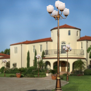 Lampadaire de jardin extérieur en laiton à LED avec abat-jour en verre, lumière blanc chaud 2700K, AC 220V, IP66, détecteur de mouvement, fixation non amovible, garantie 10 ans - Product Image 1