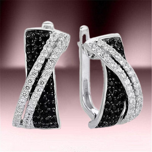 Eleganti Orecchini a Clip con Zirconia Cubica a Forma di Croce per Donna, Gioielli alla Moda - Product Image 3