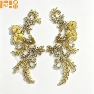 Appliques de fleurs en dentelle brodée 3D faites à la main en usine, ornées de strass et de <span class=keywords><strong>perles</strong></span>, à coudre <span class=keywords><strong>sur</strong></span> <span class=keywords><strong>tissu</strong></span> en polymesh, pour robes de mariée - Product Image 3