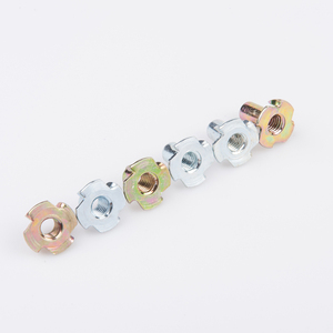 Thép Carbon din1624 TEE Nut <span class=keywords><strong>4</strong></span> pronged t Nuts <span class=keywords><strong>4</strong></span> Claw TEE Nut chèn cho đồ nội thất gỗ M4 M6 M8 M10 - Product Image 5