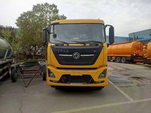 Camión de succión de aguas residuales al vacío de 5000L, camión de dragado y limpieza de fosas sépticas a alta presión, camión combinado 4x2 para limpieza de alcantarillado - Product Image 3