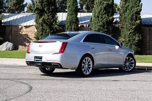 รถยนต์มือสองปี 2020 XTS Luxury Sedan หนังสีเข้ม ระบบ ACC เกียร์ 8 สปีด หลังคาซันรูฟ พวงมาลัยซ้าย เครื่องยนต์เบนซิน - Product Image 2