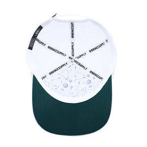 หมวกกอล์ฟกันน้ำระดับพรีเมียมแบบ 5 แผง พร้อมแผ่นยางปักแบบกำหนดเองและเชือกสำหรับกิจกรรมกอล์ฟกลางแจ้งที่ระบายอากาศได้ดี - Product Image 6