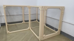 Valla para Perros Moderna, Portátil, Ligera, Flexible y Segura, Fabricada en Plástico Resistente con Patrón Sólido y Cierre de Botón - Product Image 4