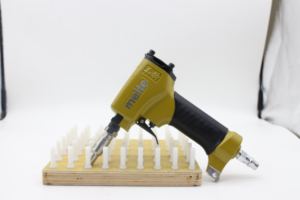 Clavadora Neumática Meite 0960 para Tapicería Decorativa <span class=keywords><strong>de</strong></span> 9.6mm, <span class=keywords><strong>Pistola</strong></span> <span class=keywords><strong>de</strong></span> <span class=keywords><strong>Clavos</strong></span> para Muebles y Sofás - Product Image 2