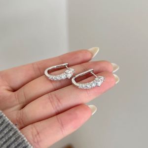 Pendientes de Clip en Forma de Serpiente con Cierre Inglés en Plata 925 con Moissanita Color D VVS1 de Diseño Único Dylam para Mujer - Product Image 2