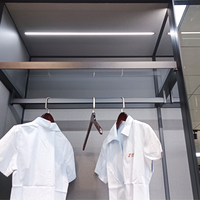 Armoire de chambre à coucher personnalisée, facile à assembler, intérieur avec portes coulissantes en verre dépoli teinté, miroir, profil en aluminium